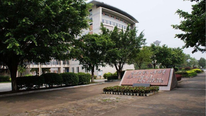 电子元件防静电包装：守护元器件安全的最后一道防线